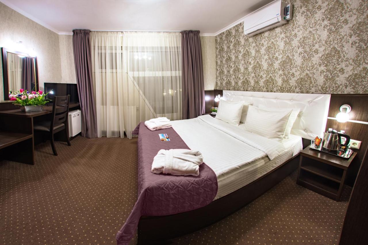 Kiev 365 Park Hotel Sofiivska Borshchahivka Bagian luar foto